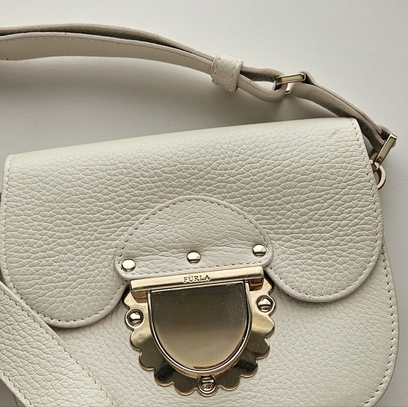 Ferla Metro Crossbody Handbag 👜 - Picture 10 of 10